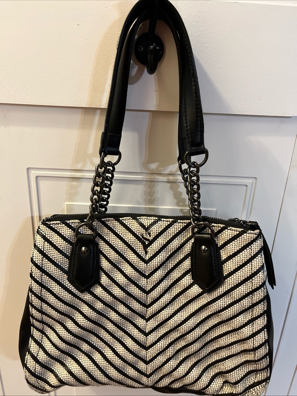 Simply Vera Vera Wang Black White Cream Chevron Bag